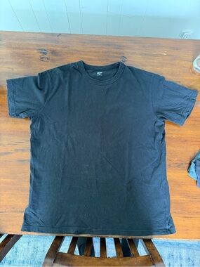 Uniqlo Men's Black Short Sleeve Crewneck Tee